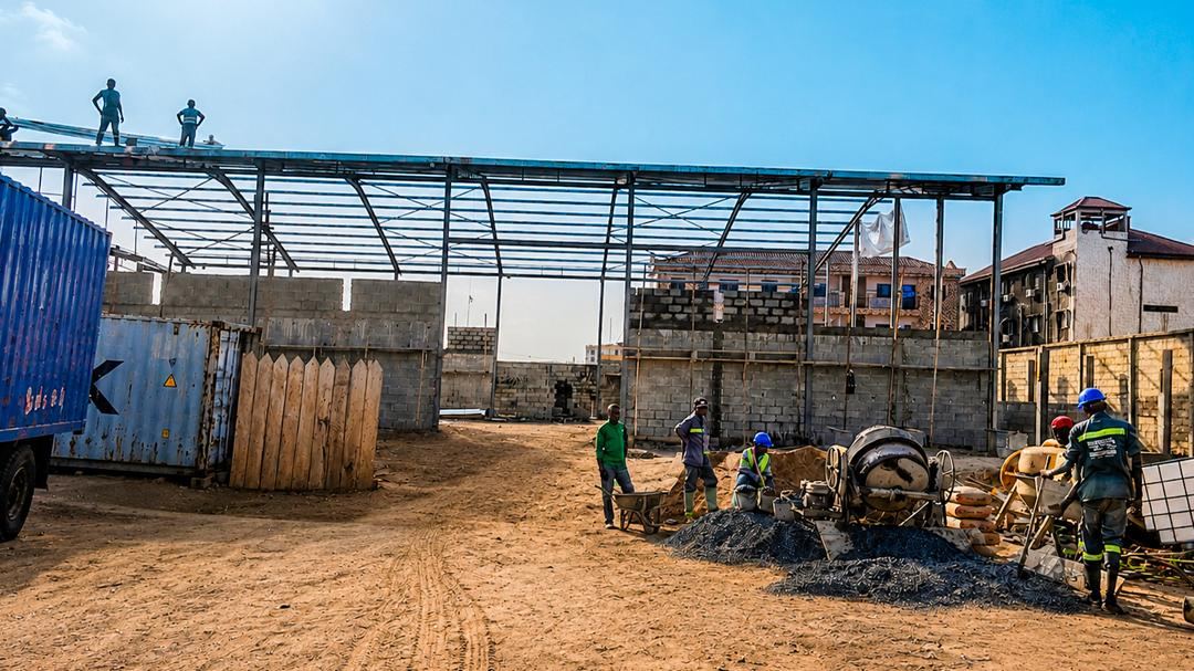 Hangar métallique — Bonabéri